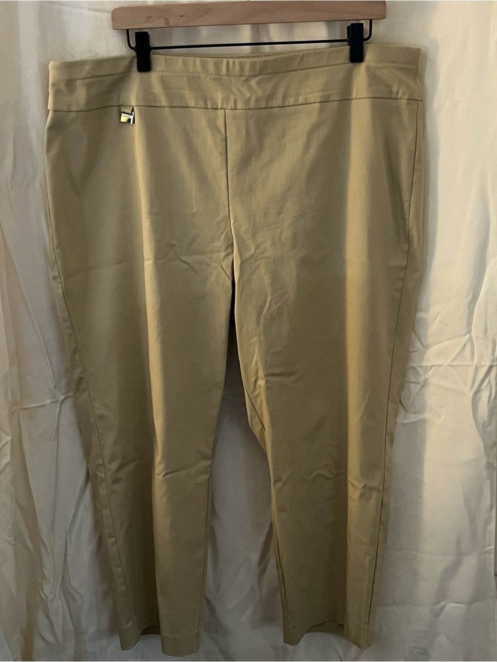 Alfani Light Olive Stretch Capris